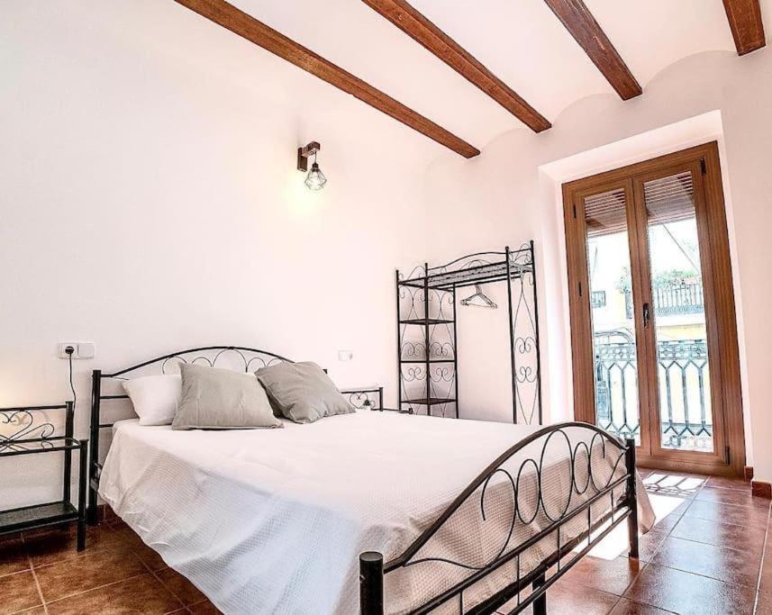 Con Terraza Cerca De La Estacion Del Nord Appartement